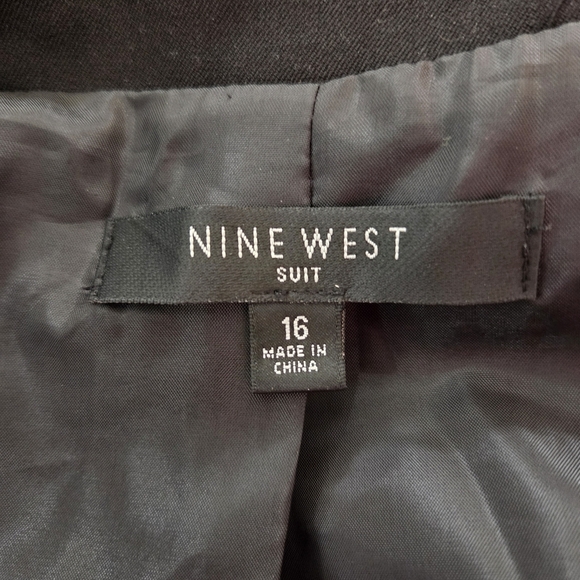 Nine West Black Blazer with Notched Lapels and Tailored Fit Size 16 - Picture 7 of 7